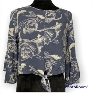 Newbury Kustom cropped grey cream floral top size small